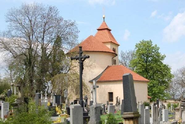 Hradiště Budeč – každý víkend v sezóně se můžete zúčastnit prohlídky rotundy sv.Petra a Pavla a hradiště