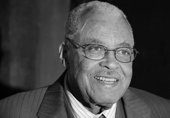 Zemřel americký herec James Earl Jones. Detektivu Birdovi nebo hlasu Dartha Vadera bylo 93 let