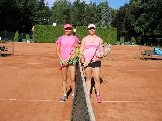 Semifinalistky dvouhry zleva :  Anna Jelínková, Klára Bystroňová