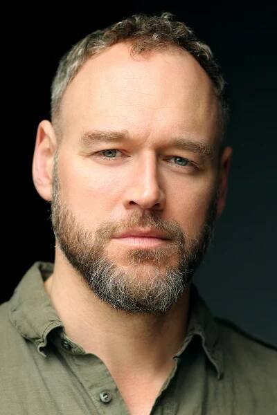 Elliot Cowan herec
