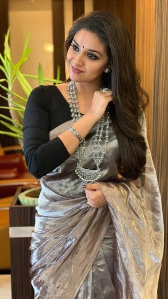 Keerthy Suresh's ethnic looks are pure perfection