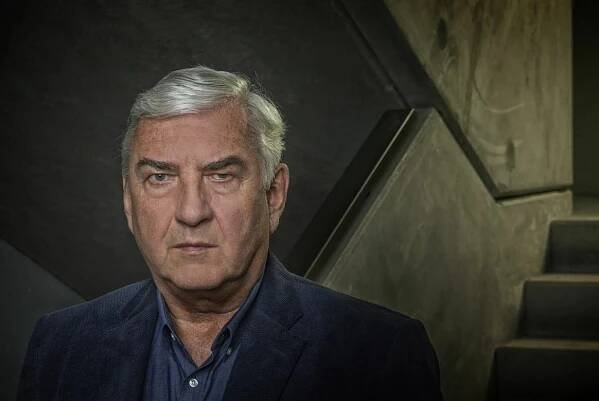 Miroslav Donutil v seriálu Labyrint