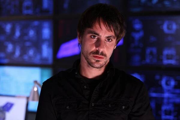 Paradox - Z filmu - Emun Elliott