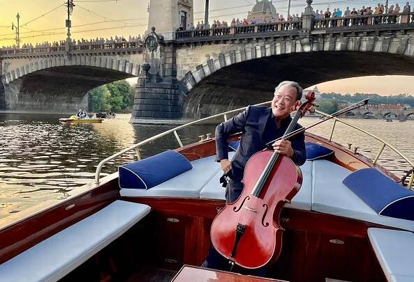 Yo-Yo Ma předvedl nezapomenutelný výkon na hladině Vltavy