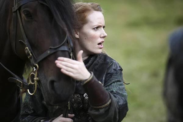 Galavant - Giants vs. Dwarves - Z filmu - Clare Foster