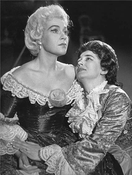 Růžový kavalír - 31.01.1964 Alena Míková (Kněžna Werdenbergová), Ivana Mixová (Oktavián) Foto: Jaromír Svoboda