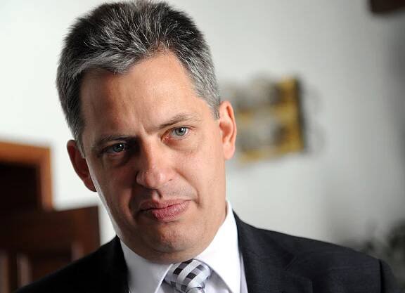 KSČM v přímé volbě prezidenta podpoří jak Jiřího Dienstbiera, tak Miloše Zemana