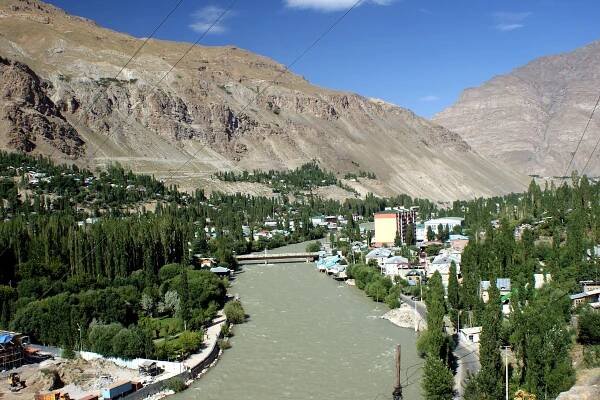 Soubor:Khorugh from South East.jpg – Wikipedie
