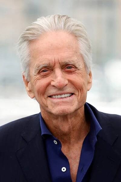 Dojatý Michael Douglas (78): V zajetí svých krásek v Cannes!