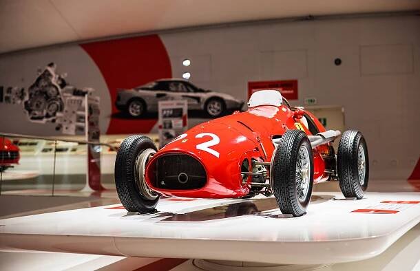 To nejlepší od Ferrari pod střechou od českého architekta: Navštivte Muzeum Enza Ferrariho v Modeně
