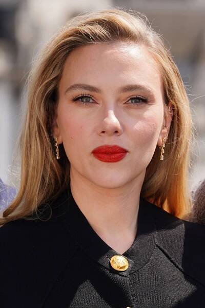 Scarlett Johansson's Monochromatic Makeup Moment is So Unlike Her — See Photos