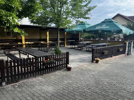 Zahrádka - Restaurace Pod Lipou - Černošice