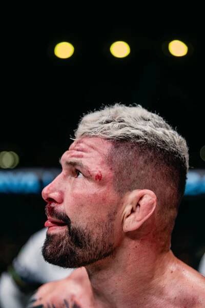 FOTO: Attila Végh prohrál Odvetu století. – stránka 61