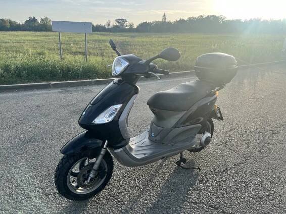 Piaggio Fly 125, nová STK, nové pneu, originální kufr - Brno
