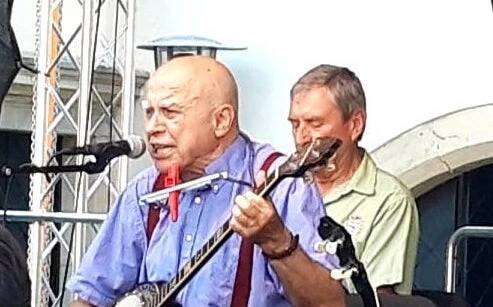San Piego Fest na pardubickém zámku přinesl dobrou náladu. Díky Vypsané fiXe, Mládkovi i kapele Mixle v piksle...