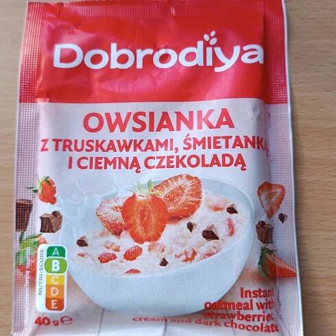 Owsianka z truskawkami, śmietanką i ciemną czekoladą Dobrodiya