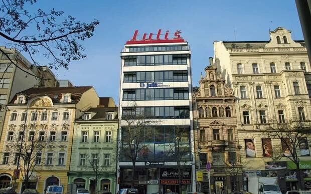 Galerie: Na Václavském náměstí hořelo v hotelu. Hosté byli evakuováni - Fotka 2 - Echo24.cz