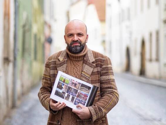 Vernisáž výstavy fotografií Zdeňka Dvořáka │ FENOMÉN VINOBRANÍ, | www.sermiri.cz