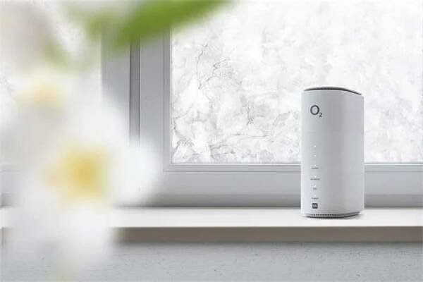 Nový box od O2 má povedený design, takže se jej uživatel nemusí stydět umístit i na viditelné místo. O2