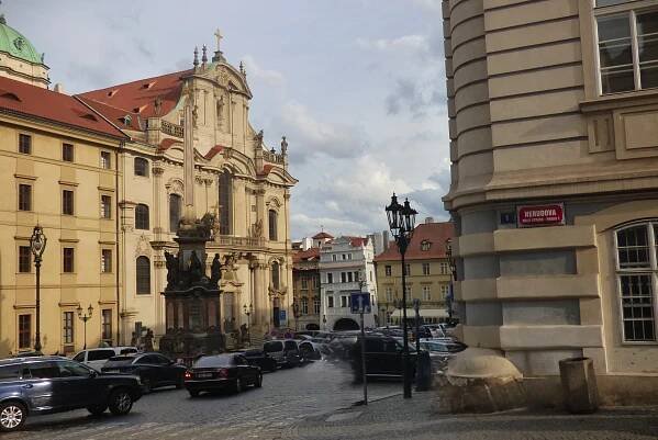 Nerudova ulice – tip na výlet | Vyletnik.cz