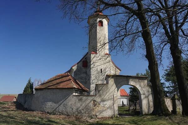 Soubor:Arnoltice (Arnsdorf, u Bulovky) - kostel sv. Maří Magdaleny (8).jpg