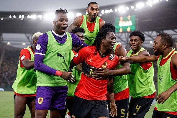 Angola je prvním čtvrtfinalistou Afrického poháru. Nigérie poslala domů Kamerun
