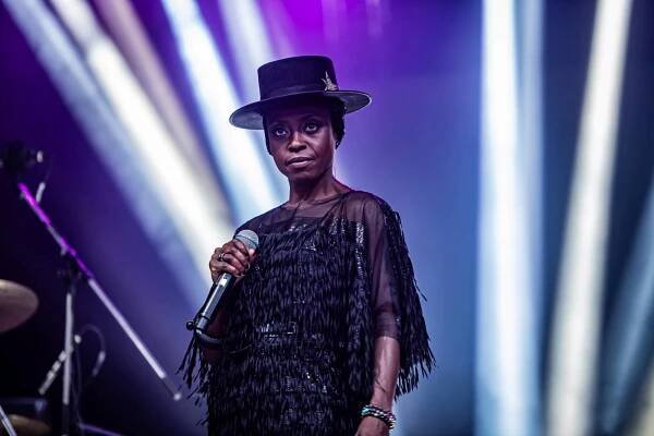 FOTOREPORT: Morcheeba a Indoor Garden Party s Russellem Crowem koncertně zahájili 57. ročník KVIFF