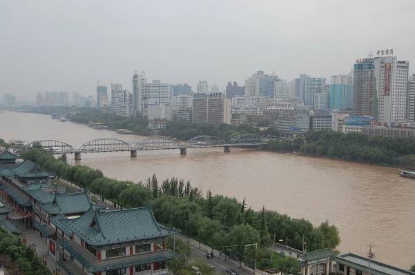 Soubor:Zhongshan-Brücke-08.JPG – Wikipedie