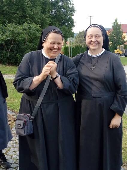 Pouť sester sv. Kříže po Královéhradecké diecézi – ČESKÁ PROVINCIE KONGREGACE MILOSRDNÝCH SESTER SVATÉHO KŘÍŽE