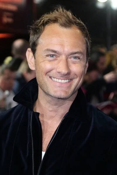 Zahradničení, a navrch dítě! Jude Law se během karantény stal pošesté otcem