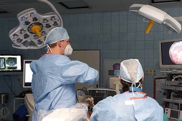 V Městské nemocnici Ostrava se operace bederní páteře provádějí endoskopicky | Magazín NAŠE MĚSTO