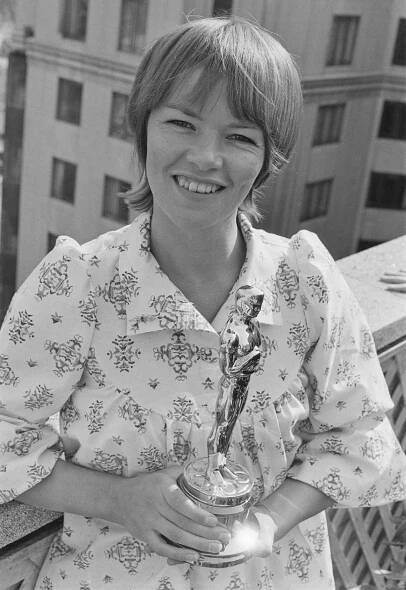 Glenda Jackson receives the Academy Award for Best Actress for her role as Gudrun in the film 'Women in Love',