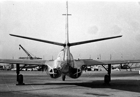 Soubor:Bell XP-83 tail view (080225-F-1234S-011).jpg