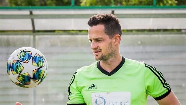 Mario Holek je bývalý český fotbalový reprezentant. Profesionální kariéru ukončil ve 32 letech