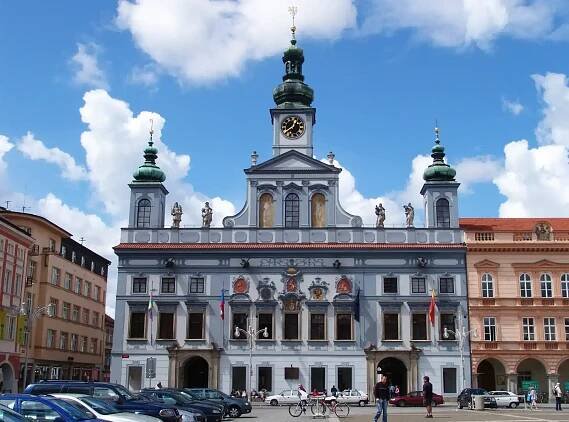 Soubor:Ceske-Budejovice-town-hall.jpg – Wikipedie