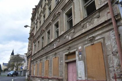 Vlastník chátrajícího hotelu Praha v Kraslicích požádal o stavební povolení