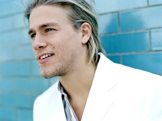 Bleskovka: Charlie Hunnam nebude hrát v adaptaci bestselleru 50 odstínech šedi