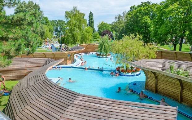Komárom: Thermál Hotel se snídaní a neomezenými termály + 2 děti zdarma