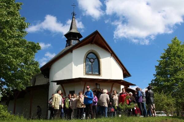 Pouť do bývalých farností otce Karla do Zubří a Vidče. Návštěva poutního místa Panny Marie Lurdské v Petřkovicích u Starého