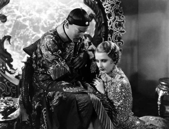 Vášeň generála Yena - Z filmu - Nils Asther, Barbara Stanwyck