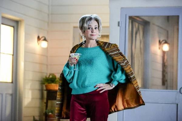Malý Sheldon - Kirk, Spock a tříselná kýla - Z filmu - Annie Potts