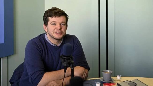 Martin Jiroušek ve studiu Českého rozhlasu Hradec Králové | foto: Jiřina Šmídová,  Český rozhlas