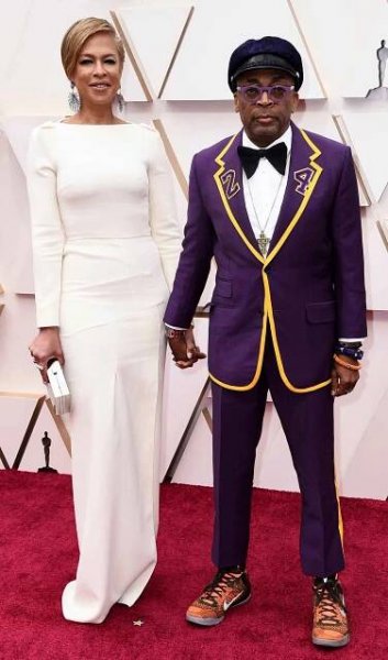 Celebrities Show PDA at the Oscars