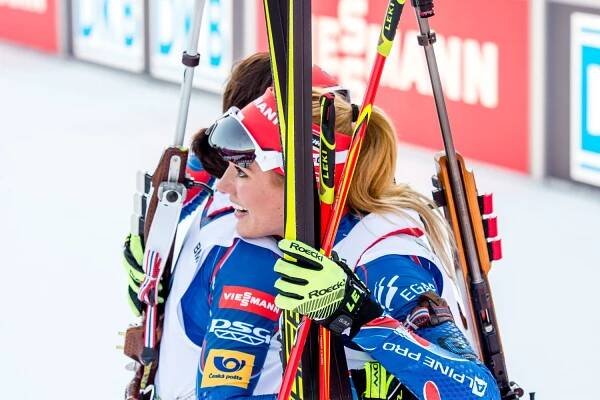 Soukalová je v hromadném startu stříbrná! Vítkové medaile unikla