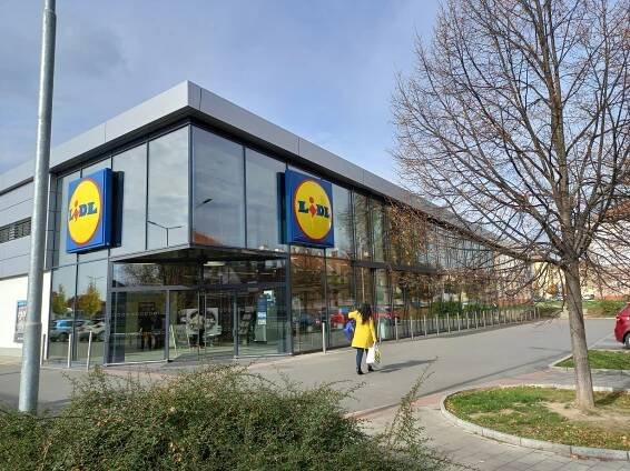 Obchody v centru města? Lidé dávají raději přednost supermarketům