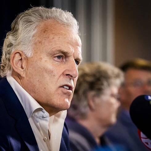 ‘Fearless’ Dutch reporter Peter R de Vries dies after shooting