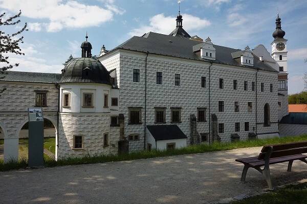 Zámek Pardubice - otevírací doba, akce, ubytování, prohlídky, vstupné, foto, počasí
