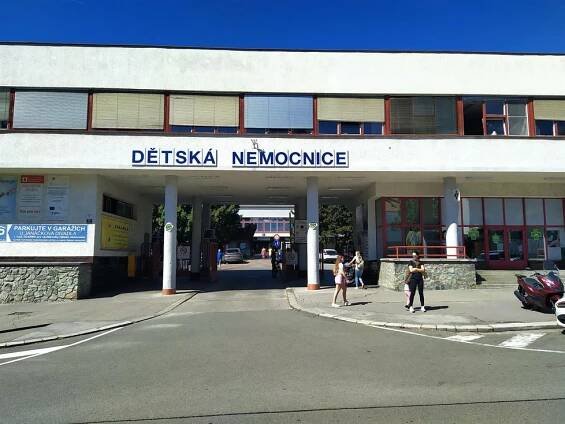 30 °C na pokoji dětské JIP! Otec založil sbírku, nemocnice vybaví pokoje ventilátory