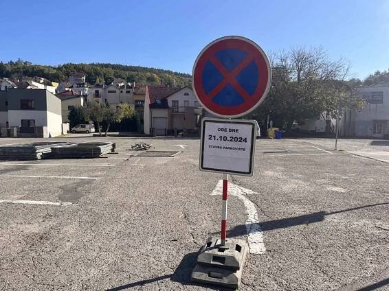 Luhačovice rekonstruují parkoviště. Rozsáhlá oprava za 10 milionů skončí v dubnu