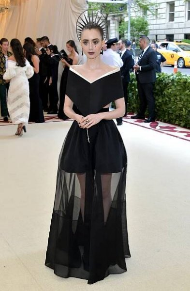 Met Gala 2018 Red Carpet Fashion, See Stars Dresses, Gowns